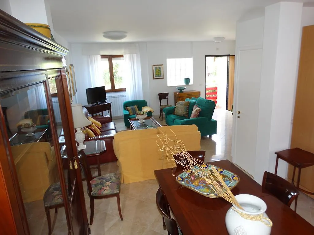 Silenzi Holiday Home Fertilia